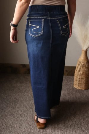 dark_wash_elastic_waist_long_denim_skirt_maxi_skirt_modest_spring_outfits_skirt_outfits_classy_closet_modest_fashion_3_600x600.jpg